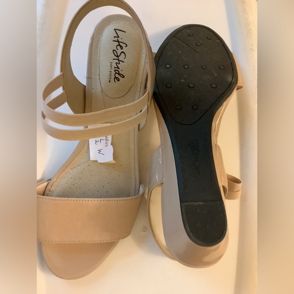 Life stride size 8.5 wide - Picture 2 of 3